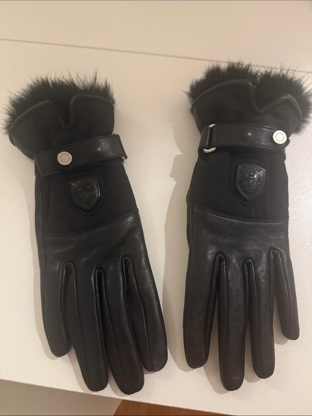 Rudsak Leather and Fur-Trim Black Women's Gloves - Stylish Winter Accessory